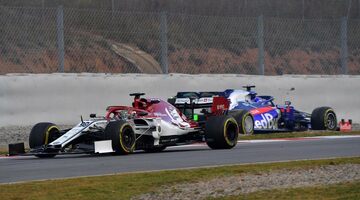 В Toro Rosso не стали винить Алекса Албона за вылет с трассы