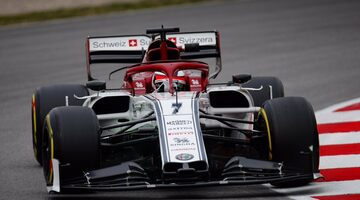 Alfa Romeo и Ferrari впереди в утренней сессии третьего дня тестов