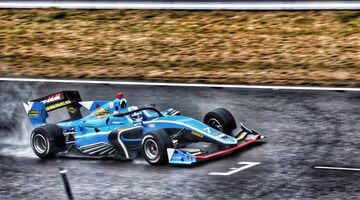 Артём Маркелов дебютировал за рулём автомобиля Суперформулы