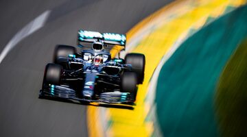 Mercedes уверенно лидирует на пятничных тренировках Гран При Австралии