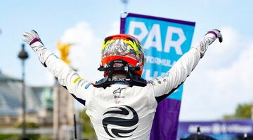 Робин Фрейнс победил в первой в истории дождевой гонке Формулы E