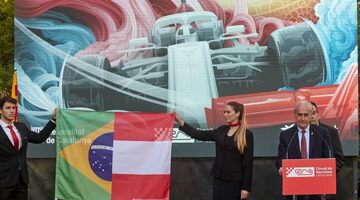 Победитель ГП Испании выйдет на подиум с австрийско-бразильским флагом