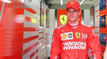 Жак Вильнёв: Связи с Ferrari могут навредить Мику Шумахеру