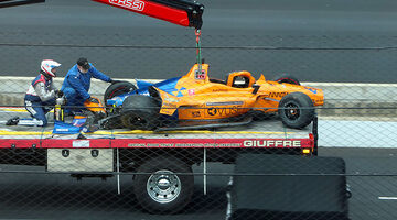 Видео: Фернандо Алонсо разбил машину на тренировке Инди 500