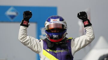 Джейми Чедвик выиграла гонку W Series в Мизано