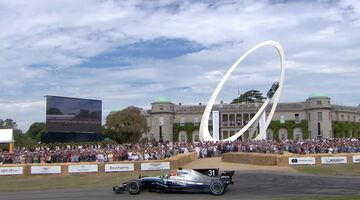 Видео: Эстебан Окон за рулём Mercedes W08 на фестивале скорости в Гудвуде