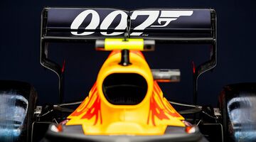 Red Bull Racing посвятила Джеймсу Бонду раскраску машины в Сильверстоуне