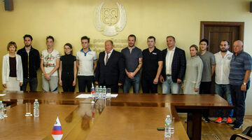 Президент РАФ Виктор Кирьянов встретился со сборной России по автоспорту