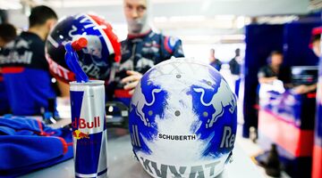 Даниилу Квяту запретили менять дизайн шлема на Гран При России