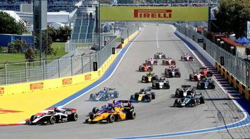 Спринт Формулы 2 остановлен из-за аварии на первом круге