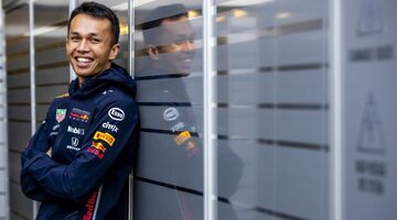 Алекс Албон надеется заработать в Red Bull Racing на дом