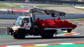 Видео: Отказ двигателя на машине Себастьяна Феттеля на тестах в Барселоне