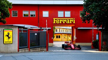 Видео: Заезды Ferrari по улицам Маранелло