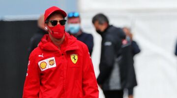 «Ferrari убрала твою фамилию с куртки?» Хорнер подколол Феттеля