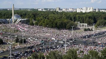 Льюис Хэмилтон обратил внимание на протесты в Беларуси