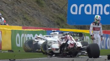Видео: Зрелищная авария Джовинацци и Рассела на Гран При Бельгии