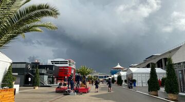 За час до старта гонки Формулы 1 в Турции начался дождь