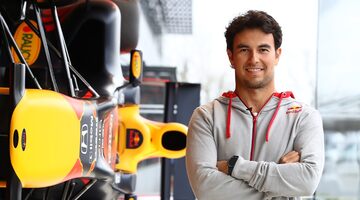 Видео: Серхио Перес прошёл подгонку сиденья на базе Red Bull Racing