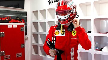 Шарль Леклер вернулся за руль Ferrari. Фото