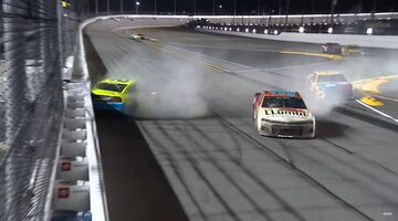 Первая гонка нового сезона NASCAR завершилась столкновением двух лидеров