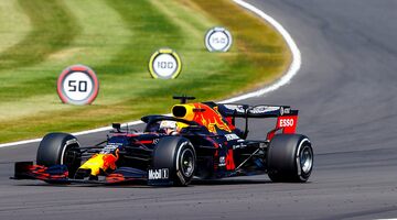Машины Ф1 станут медленнее на полсекунды из-за новых шин Pirelli