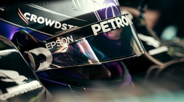 Льюис Хэмилтон: Mercedes может дать бой Red Bull Racing в гонке