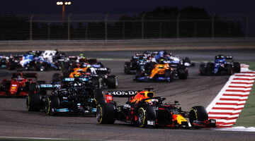 Эксперт назвал отставание Mercedes от Red Bull Racing на круге