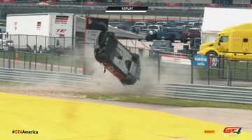 Видео: Страшная авария в гонке GT4 America в Остине