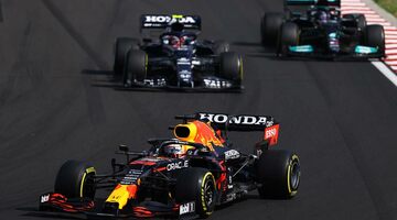 Эдриан Ньюи обвинил Mercedes в лоббировании против Red Bull