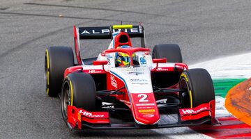 Оскар Пиастри выиграл хаотичную третью гонку Формулы 2 в Монце