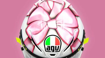 Валентино Росси посвятил раскраску шлема своей будущей дочке. Фото