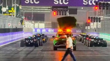 Жесткая авария на старте гонки Формулы 2 в Джидде. Видео