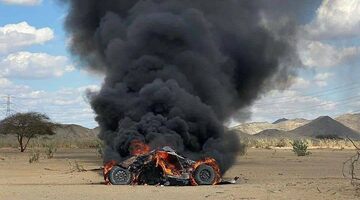 Машина участника Дакара-2022 сгорела на предстартовых тестах. Фото