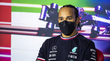 Mercedes намекнула, что Льюис Хэмилтон останется в Формуле 1