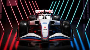 Haas представила ливрею машины 2022 года в цветах российского флага