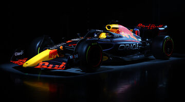 Red Bull Racing показала новую машину RB18