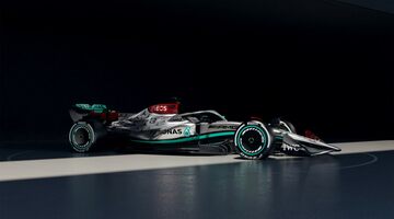 Mercedes показала автомобиль W13 и ливрею на сезон-2022