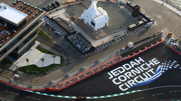 Почему этап Формулы 1 в Джидде не отменили? Мнения экспертов