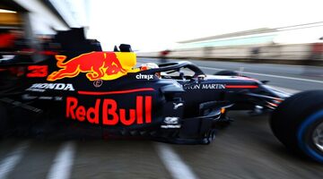 Видео: Обкатка новой машины Red Bull RB16 в Сильверстоуне