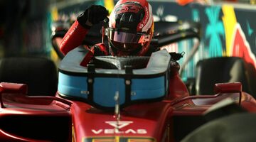 Хельмут Марко: Интересно, сколько денег потеряла Ferrari из-за аварий Сайнса