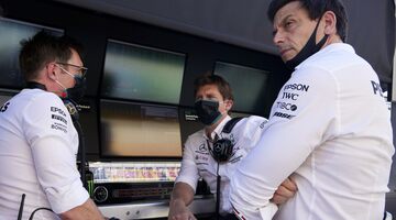 «От депрессии до воодушевления». Тото Вольф – о колебаниях настроений в Mercedes в сезоне-2022.
