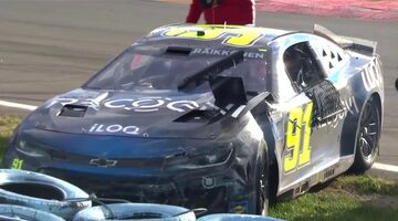 NASCAR: Райкконен попал в аварию, у Квята сломалась машина
