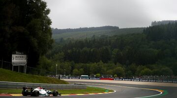 На Гран При Бельгии в Mercedes испытывают два варианта днища