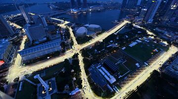Гран При Сингапура: Хет-трик Mercedes и и другие рекорды трассы