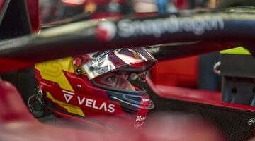 Ferrari впереди во второй тренировке Гран При Сингапура, у Ферстаппена проблемы