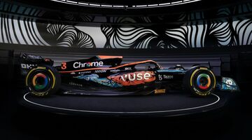 Команда McLaren представила специальную ливрею для Гран При Абу-Даби