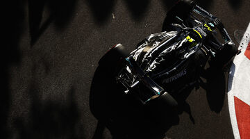 Льюис Хэмилтон в шоке от отставания Mercedes от Red Bull на прямых