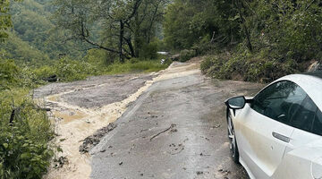 Как McLaren помогла Нику де Врису спастись во время наводнения