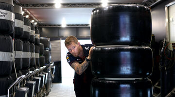 В Red Bull Racing предложили альтернативу запрету термочехлов для шин