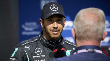 FIA объявила выговор Mercedes за проступок Льюиса Хэмилтона